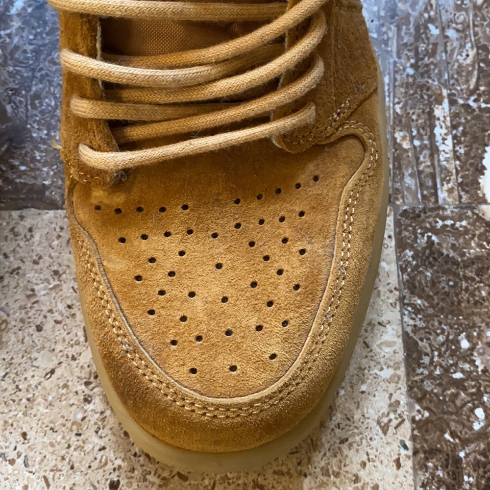 Air Jordan 1 Retro - Picture 12 of 16